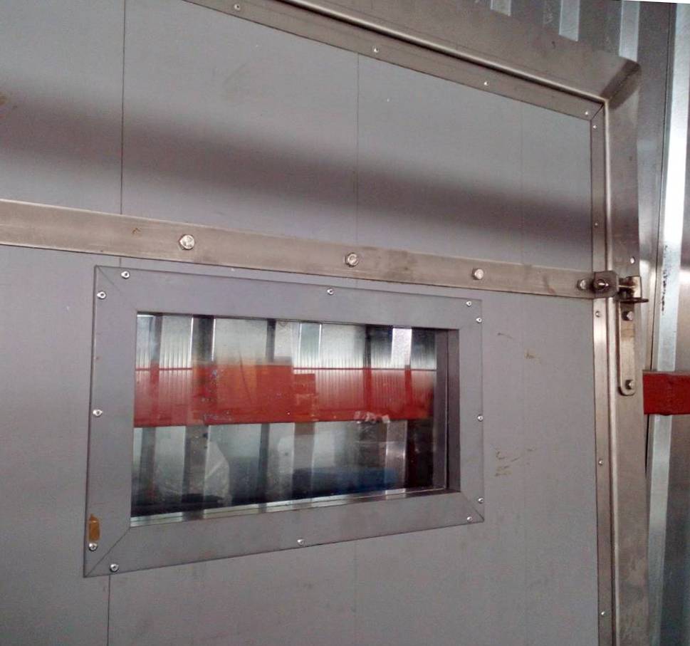 Калитка из ПВХ с окантовкой из нержавеющей  стали производства Амитех