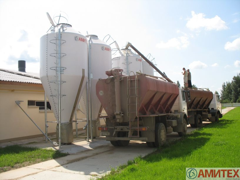 Бункер из стеклопластика объемом 4 м3, 2,4 т, Ø1600 мм, пр-ва Амитех, с возможностью пневмозагрузки, открытия с земли, лестницей с обручами