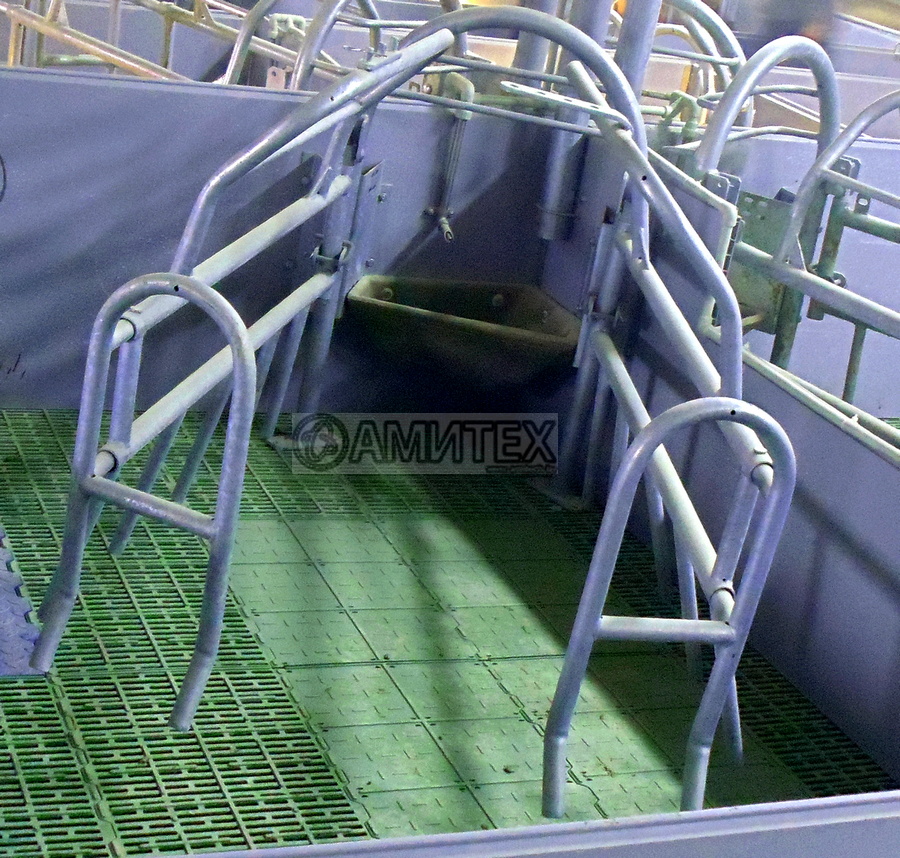 Станок горячецинкованный для свиноматки угловой