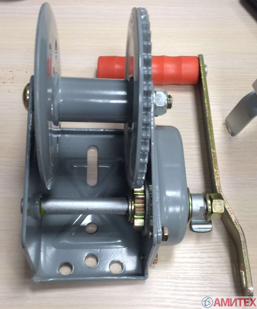 Лебедка ручная с механизмом самоторможения 544кг