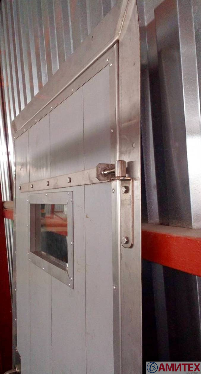 Калитка из ПВХ с окантовкой из нержавеющей  стали производства Амитех